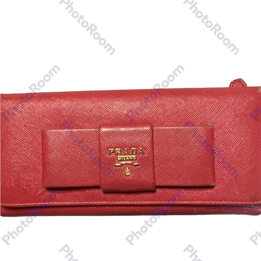 Prada saffiano leather pink bow tie wallet holds 14 slots nice space good 👍
